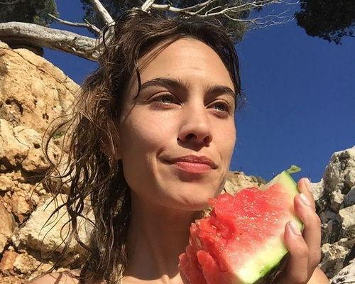 娱乐圈密集性吃瓜,瓜田李下,揭秘明星们的秘密花园