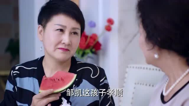 娱乐吃大瓜妹,跟随“吃大瓜妹”探寻明星幕后故事